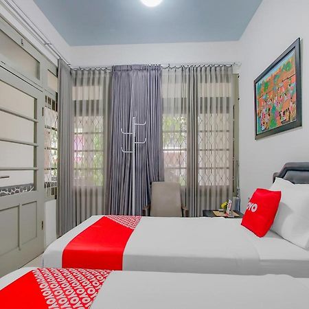 Hotel Oyo 3371 Omah Saras Family à Malang Extérieur photo
