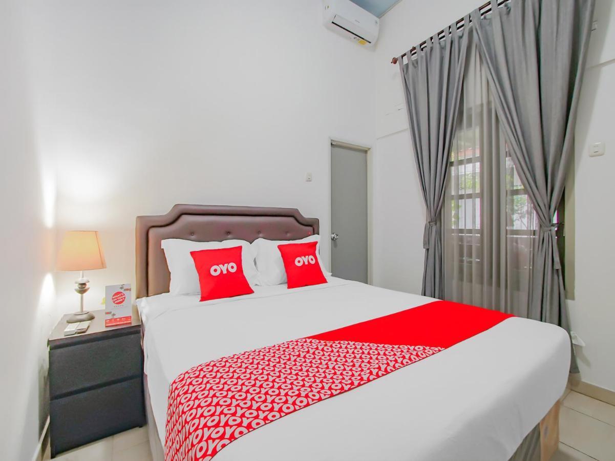Hotel Oyo 3371 Omah Saras Family à Malang Extérieur photo