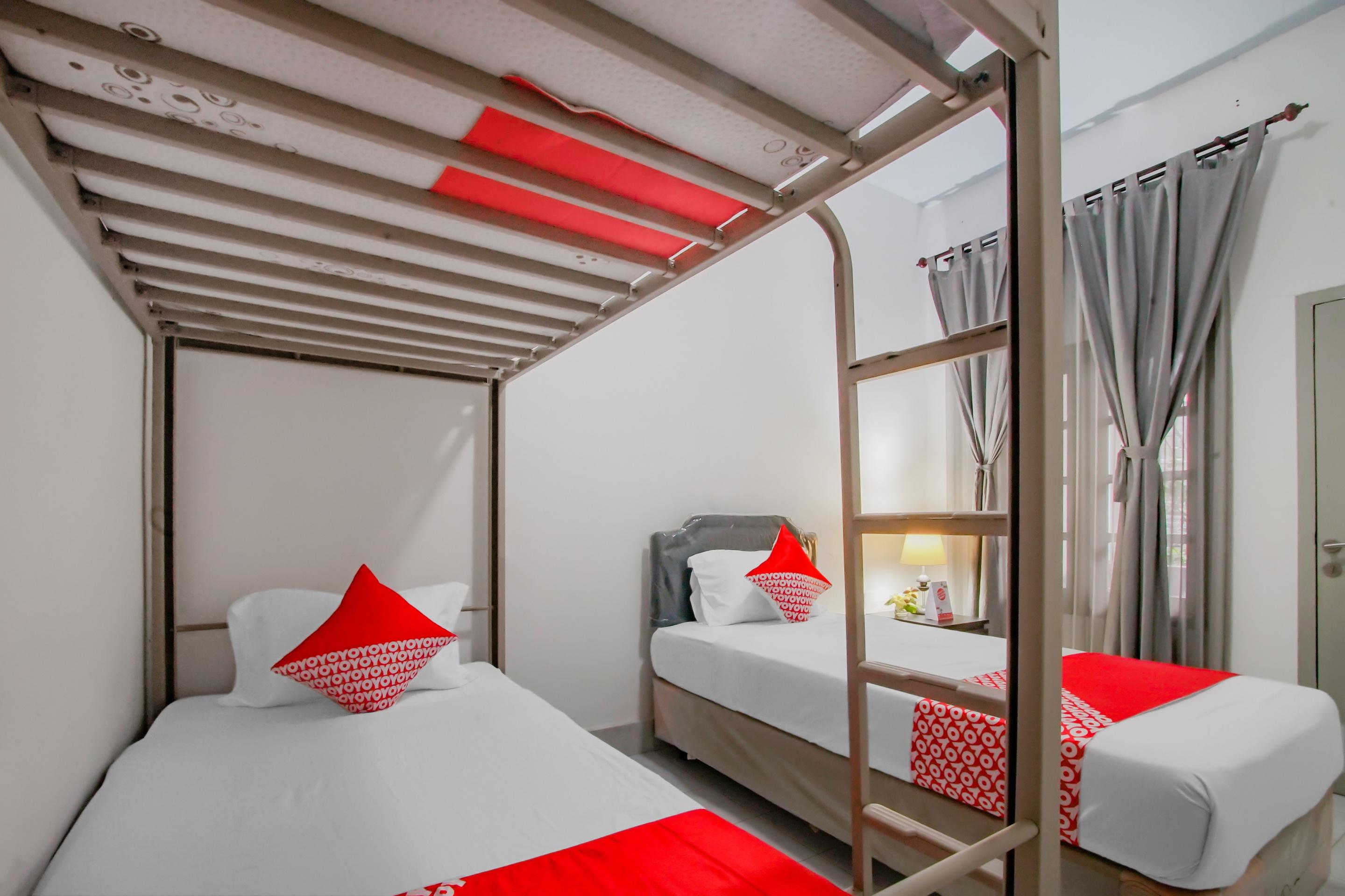 Hotel Oyo 3371 Omah Saras Family à Malang Extérieur photo